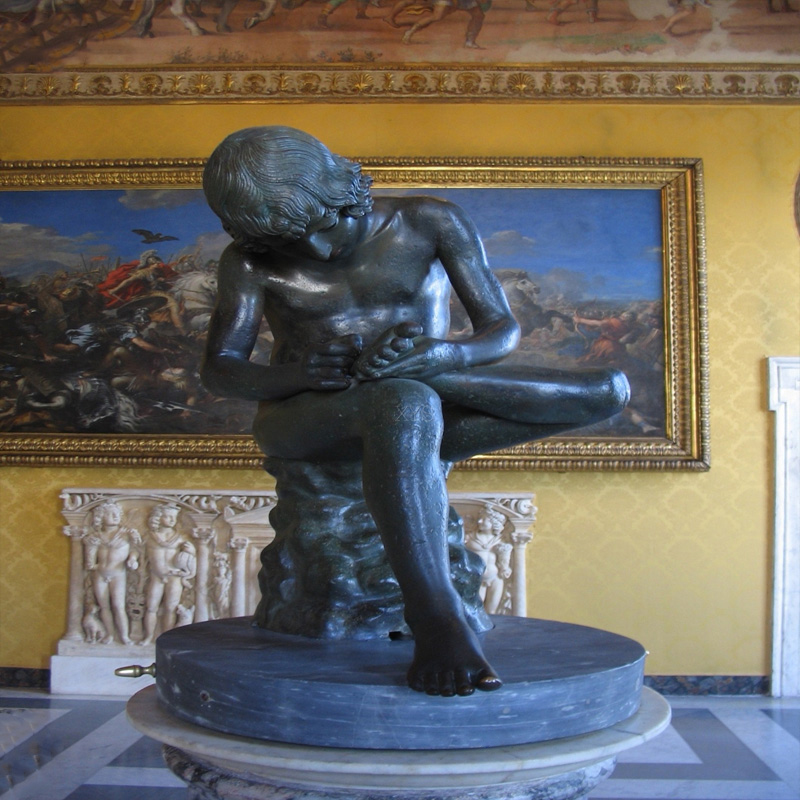 耐久性のある屋外大理石の足からとげを抜く少年の人間の彫刻、ヨーロッパのデザイン