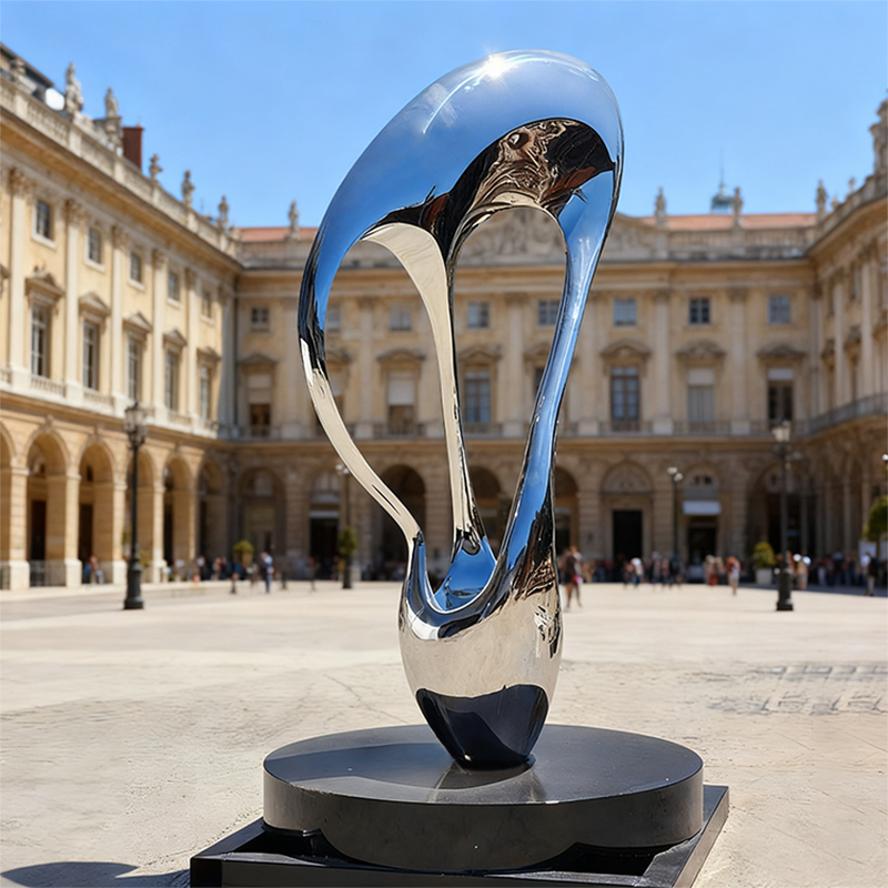 鏡面仕上げのステンレス彫刻